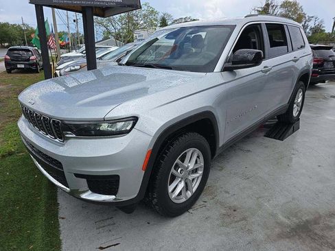 Used 2023 Jeep Grand Cherokee L Laredo image 2