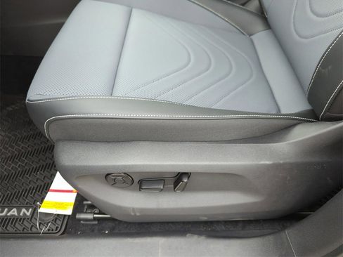 New 2026 Volkswagen Tiguan SE image 37