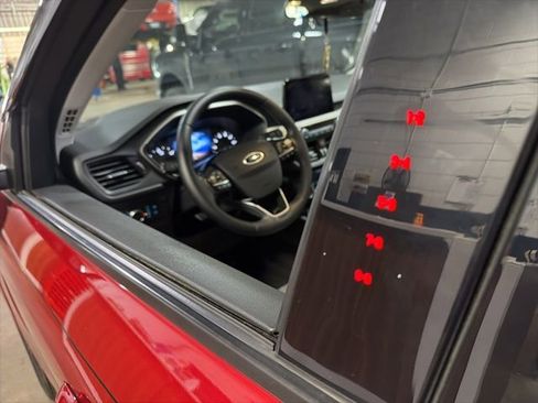 Used 2021 Ford Escape SE w/ SE Sport Appearance Package image 15