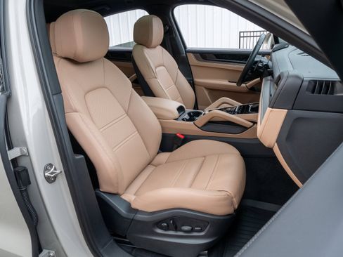 Certified 2024 Porsche Cayenne S w/ Premium Package Plus (PP1) image 34