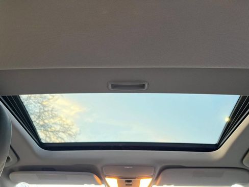 Used 2011 Mercedes-Benz S 400 w/ Sport Pkg image 16