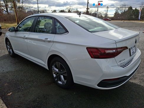 Certified 2023 Volkswagen Jetta SE w/ Panoramic Sunroof Package image 5