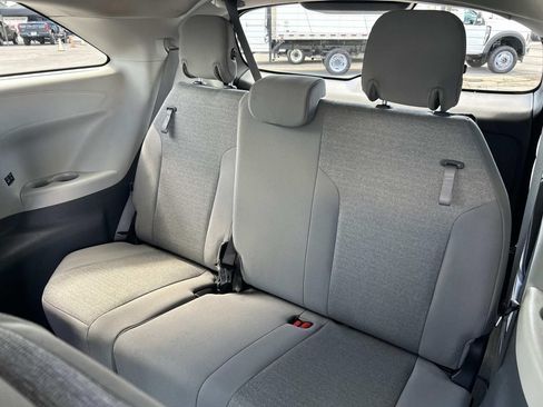 Used 2024 Toyota Sienna LE FWD image 23