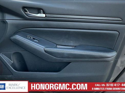 Used 2025 Nissan Altima 2.5 SV FWD image 26