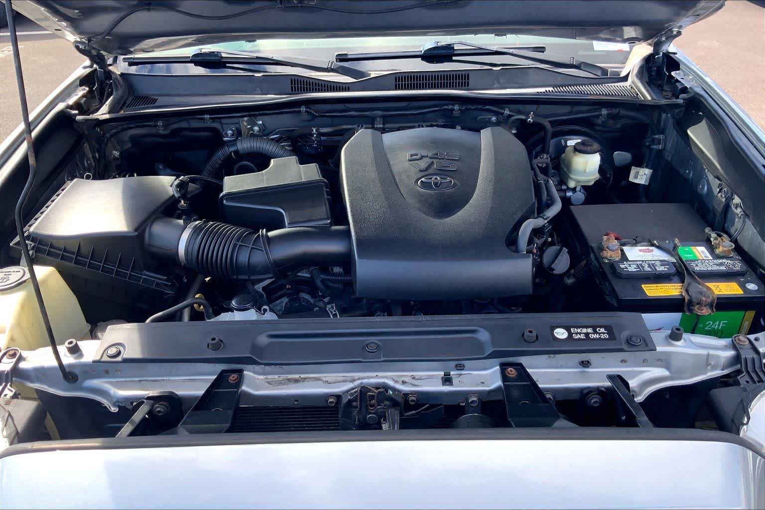 Used 2016 Toyota Tacoma SR5 RWD image 9