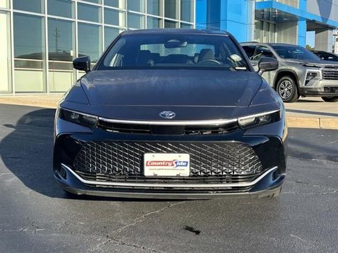 Used 2023 Toyota Crown XLE image 2