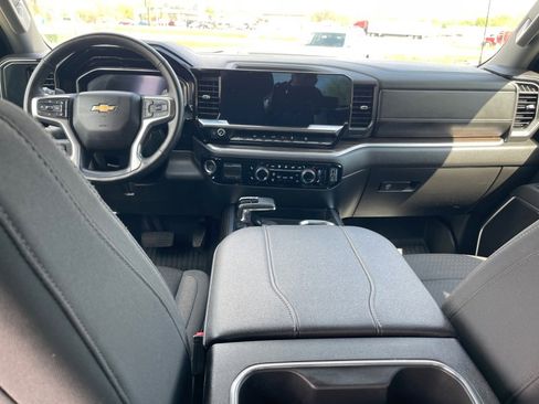Used 2025 Chevrolet Silverado 1500 LT AWD/4WD image 12