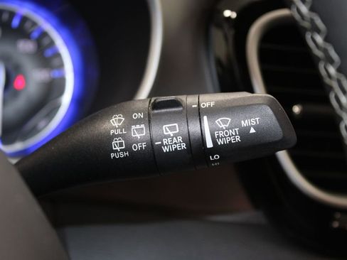 Used 2024 Chrysler Pacifica Touring-L image 40