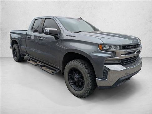 Used 2020 Chevrolet Silverado 1500 LT AWD/4WD image 3