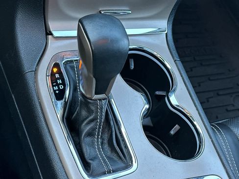 Used 2017 Jeep Grand Cherokee Overland image 24