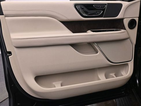 Used 2020 Lincoln Navigator Reserve w/ Cargo Convenience Package image 10