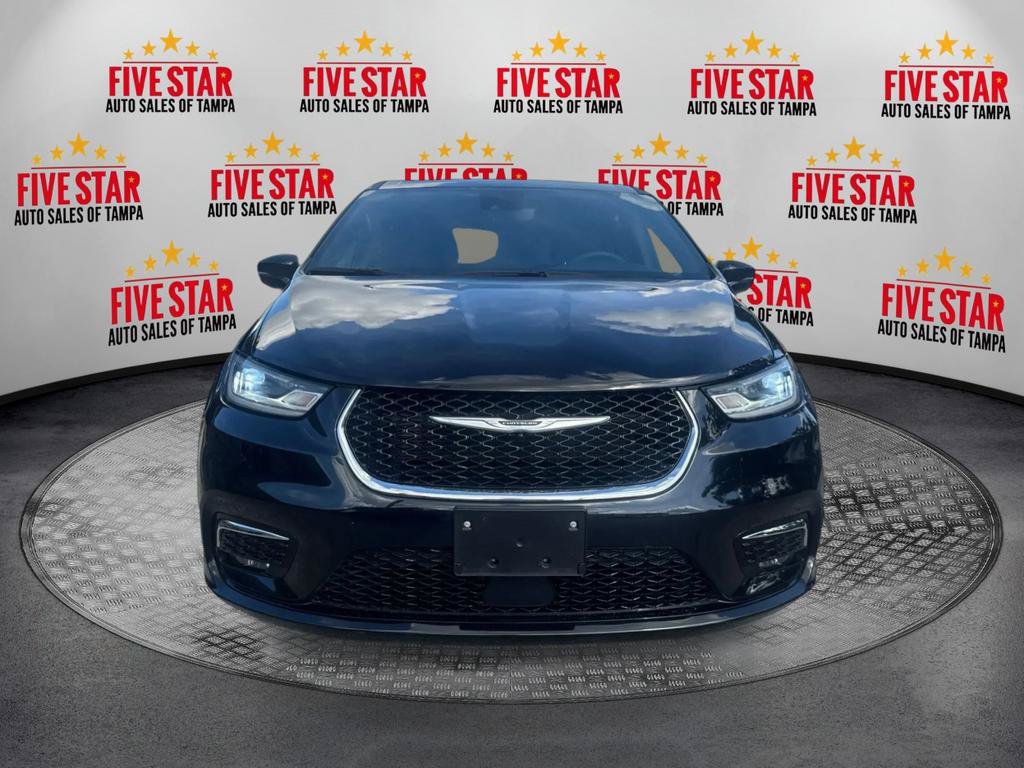 Used 2025 Chrysler Pacifica Select FWD image 2