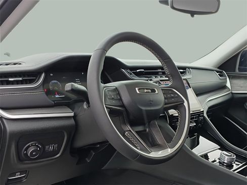 Certified 2023 Jeep Grand Cherokee L Limited w/ Trailer Tow Group (B) image 12