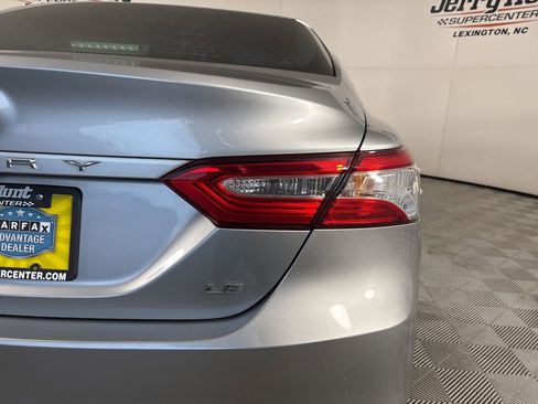 Used 2018 Toyota Camry L image 32
