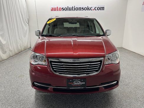Used 2015 Chrysler Town & Country Touring-L w/ Driver Convenience Group image 2