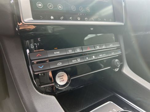 Used 2019 Jaguar F-PACE Premium image 28