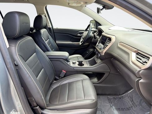 Used 2023 GMC Acadia Denali w/ Denali Technology Package FWD image 30