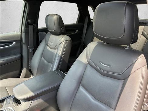 Used 2022 Cadillac XT5 Premium Luxury w/ Technology Package AWD/4WD image 10