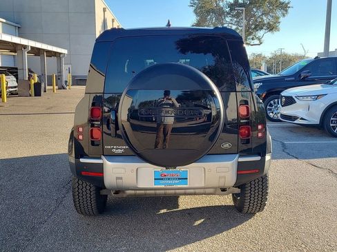 Used 2022 Land Rover Defender 110 image 12