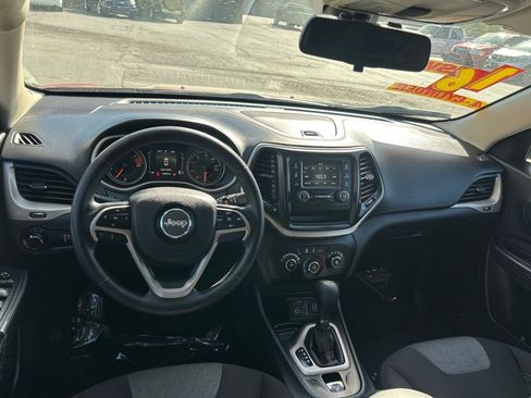 Used 2016 Jeep Cherokee Sport FWD image 14
