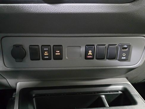 Used 2018 Nissan NV 2500 SV w/ Navigation Package image 23