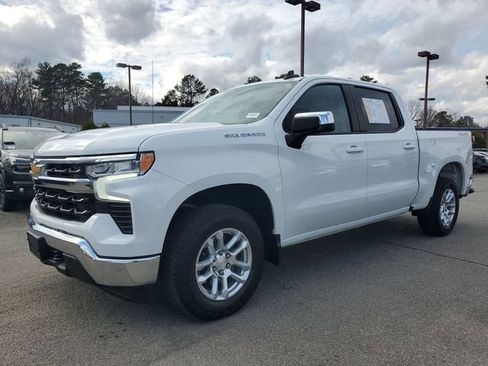 Used 2024 Chevrolet Silverado 1500 LT image 3