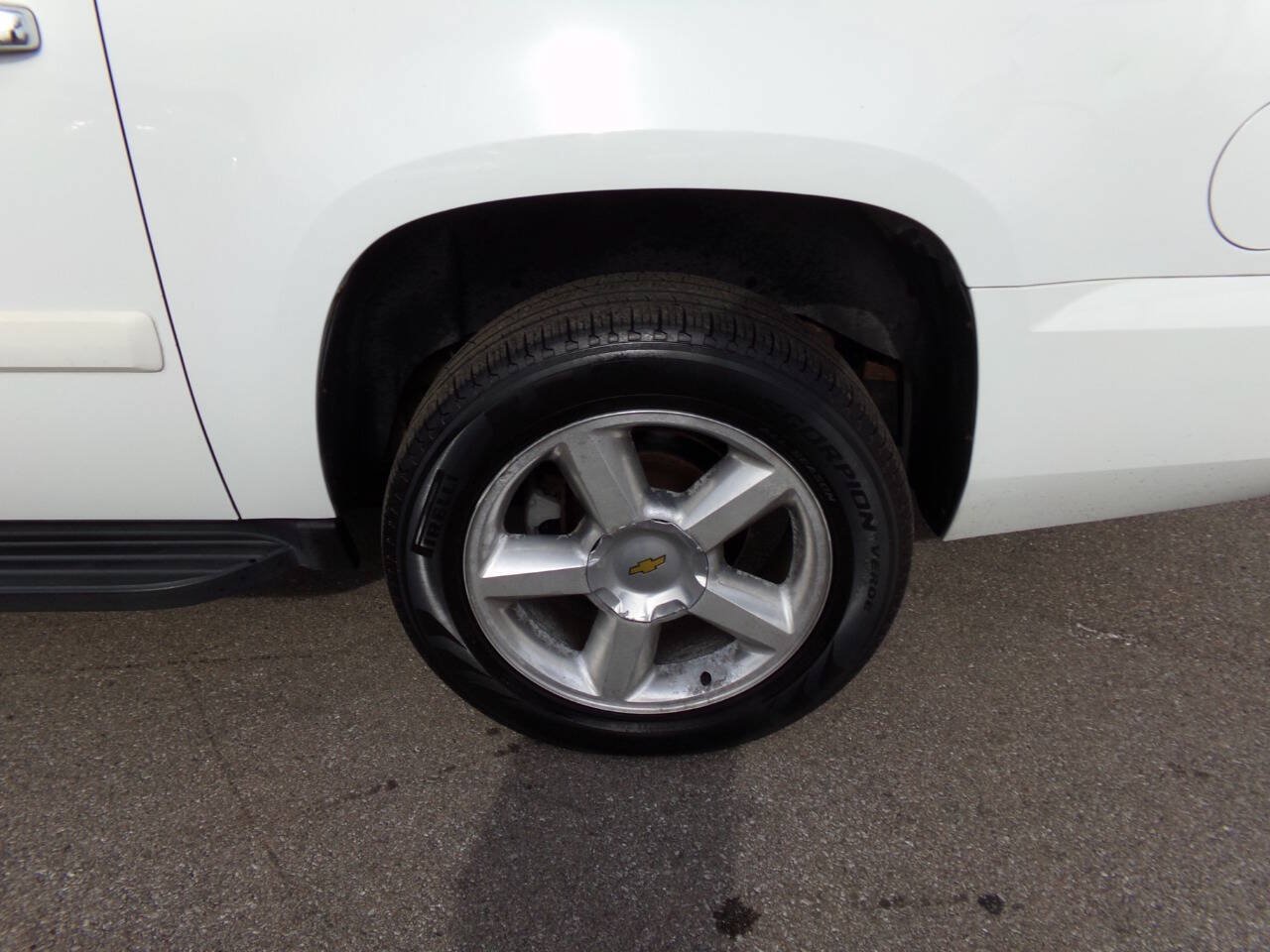 Used 2007 Chevrolet Suburban LTZ w/ LTZ Preferred Equipment Group AWD/4WD image 9