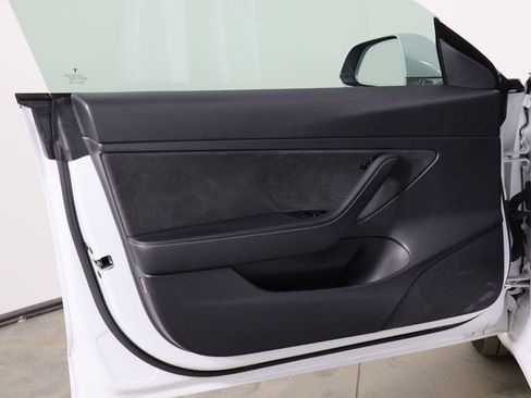 Used 2020 Tesla Model 3 Standard Range image 18