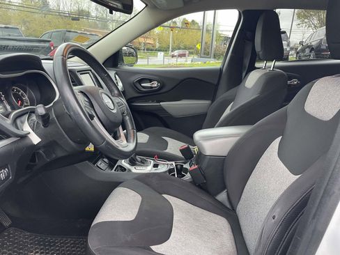 Used 2014 Jeep Cherokee Latitude image 16