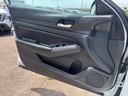 Used 2025 Nissan Altima 2.5 SV FWD image 18