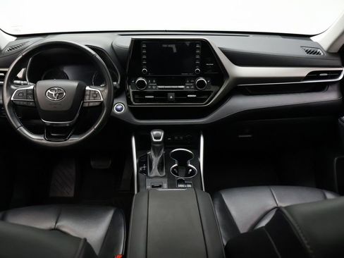 Used 2021 Toyota Highlander XLE FWD image 24