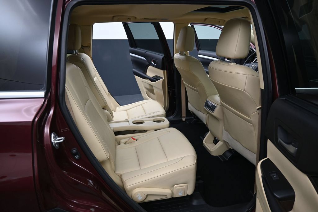 Used 2015 Toyota Highlander XLE AWD/4WD image 35