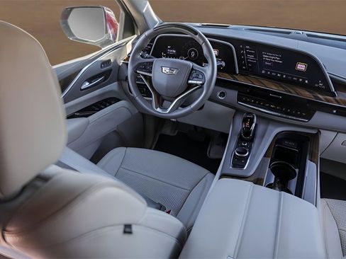 Certified 2024 Cadillac Escalade Premium Luxury Platinum w/ Heavy-Duty Trailer Package image 30