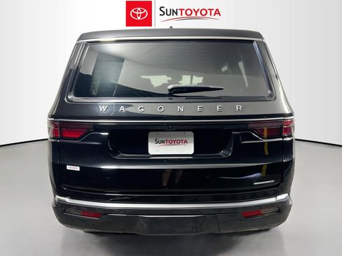 Used 2022 Jeep Wagoneer Series III w/ Premium Group I image 5