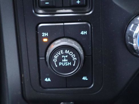 Used 2021 Ford F150 Lariat w/ Max Trailer Tow Package image 16