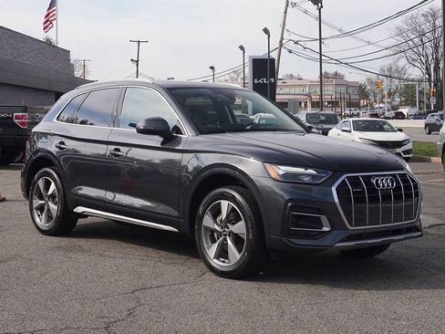 Used 2023 Audi Q5 2.0T Premium Plus w/ Premium Plus Package AWD/4WD image 2