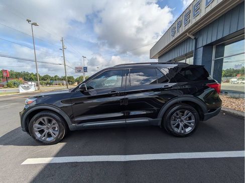 Certified 2023 Ford Explorer XLT w/ Equipment Group 202A RWD image 9