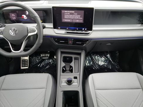 New 2026 Volkswagen Tiguan SE R-Line image 9