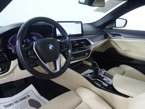 Used 2022 BMW 530i RWD image 11