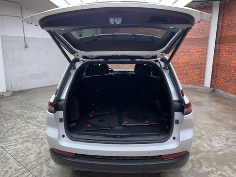 Used 2023 Jeep Grand Cherokee Altitude image 26