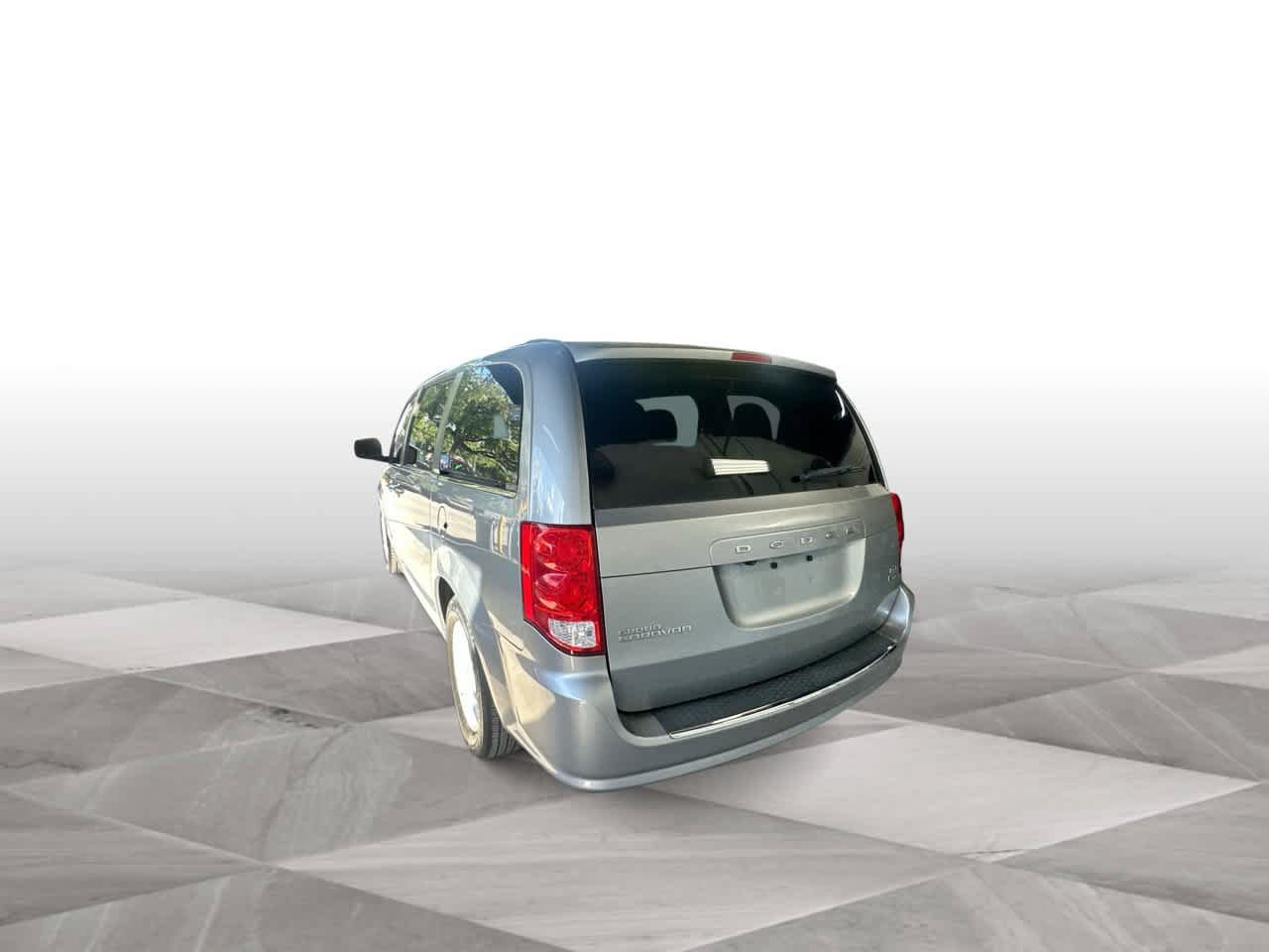Used 2019 Dodge Grand Caravan SXT FWD image 6