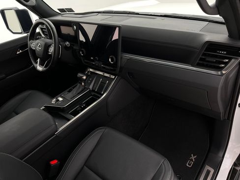 Used 2024 Lexus GX 550 image 13
