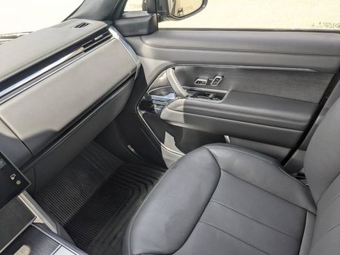 Certified 2025 Land Rover Range Rover SE AWD/4WD image 16