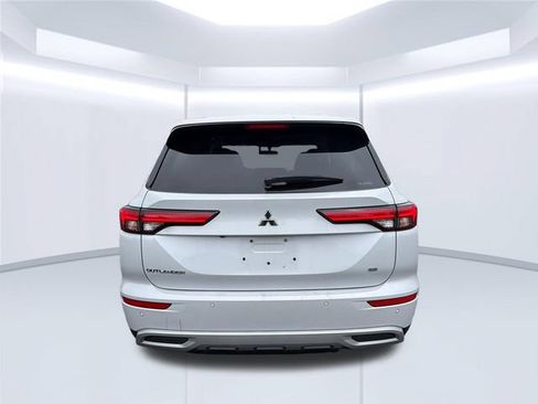 Used 2022 Mitsubishi Outlander SE AWD/4WD image 4