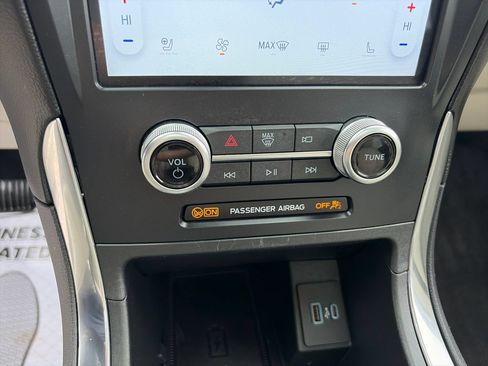 Used 2024 Ford Edge Titanium AWD/4WD image 19