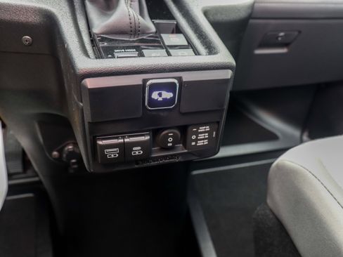 Used 2024 Toyota Sienna LE image 28