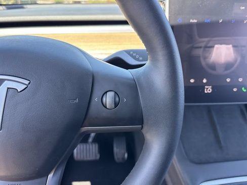 Used 2022 Tesla Model Y Long Range AWD/4WD image 29