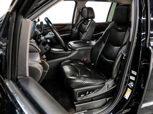 Used 2020 Cadillac Escalade ESV Luxury RWD image 36