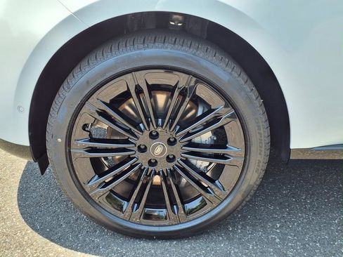 New 2025 Land Rover Range Rover Long Wheelbase SE image 9
