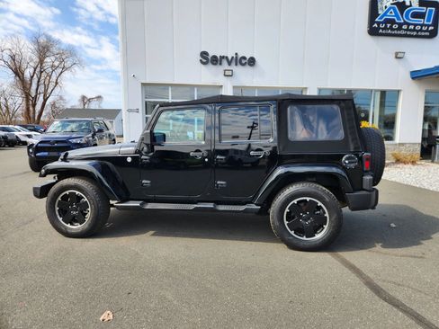 Used 2012 Jeep Wrangler Unlimited Sahara image 8